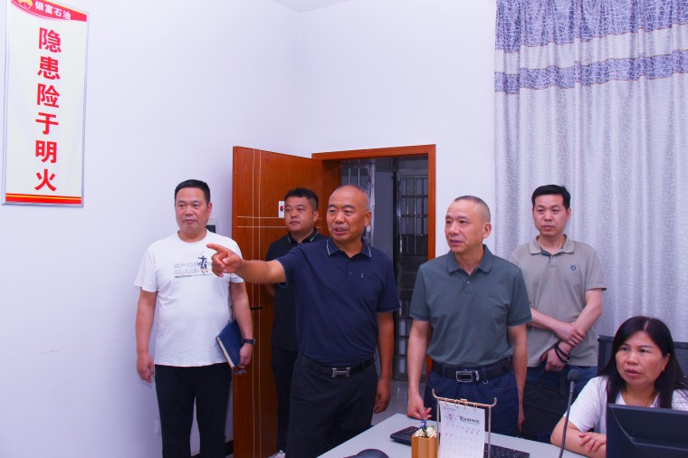 市工商聯(lián)主席彭加軍一行蒞臨我公司調(diào)研民營成品油企業(yè) 助力行業(yè)高質(zhì)量發(fā)展